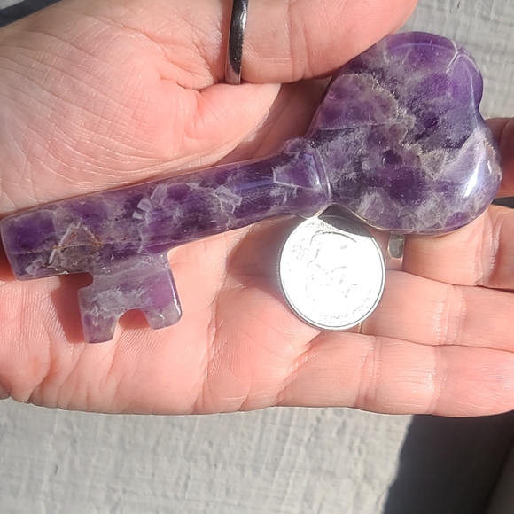 Large & lovely floral Amethyst crystal key - Picture 2 of 6